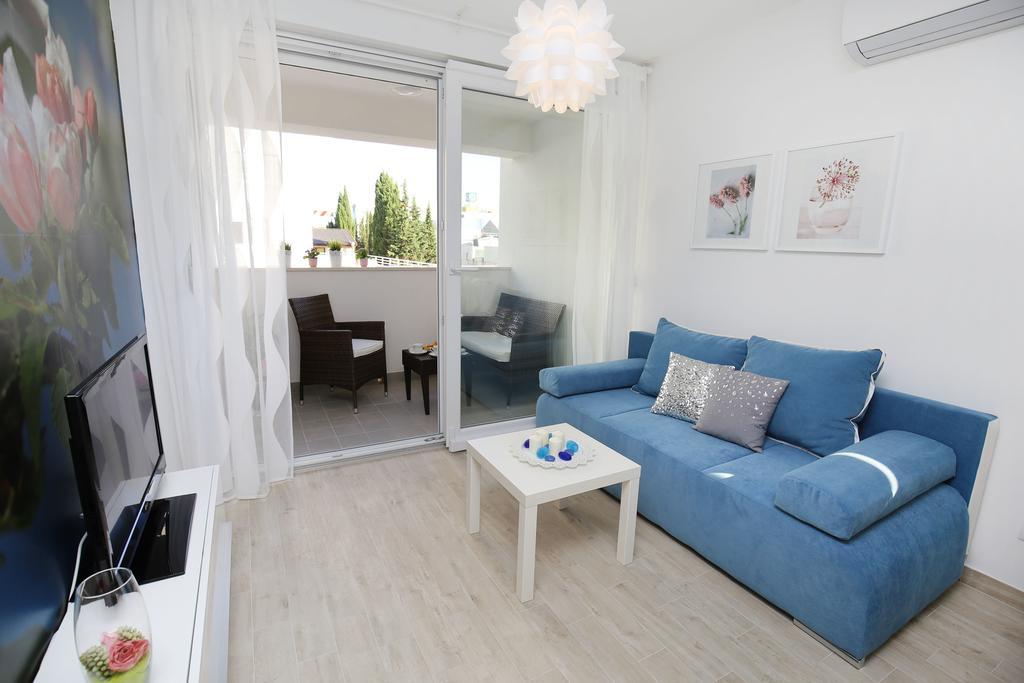 Apartment Flowers, Free Garage Parking Zadar Room photo
