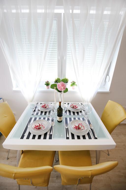 Apartment Flowers, Free Garage Parking Zadar Room photo